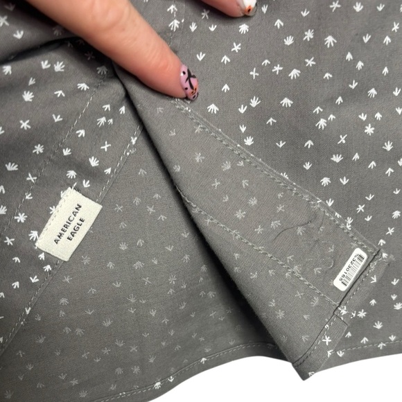 American Eagle Men’s Grey White Flex Short Sleeve Button Front Shirt Size Medium - Picture 3 of 11